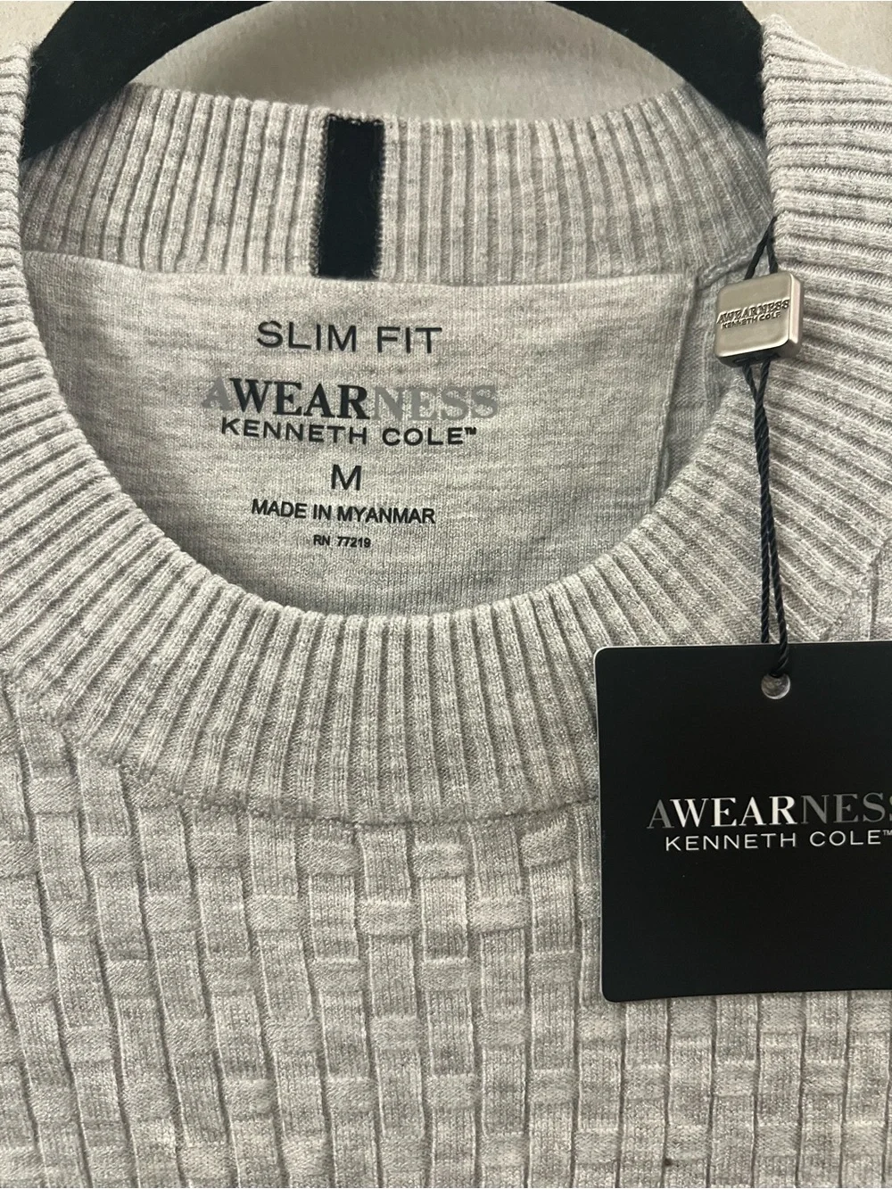 NWT Kenneth Cole Gray Long Sleeve V-Neck Sweater Thin Men’s Size Medium Slim Fit
